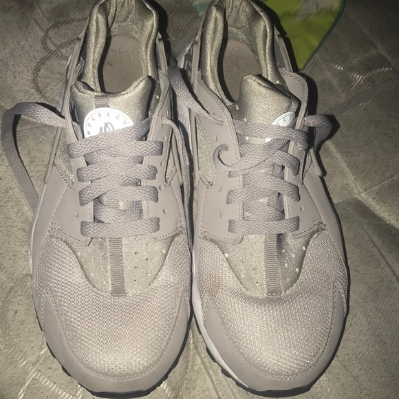 Huarache Nike shoes - Picture 2 of 5